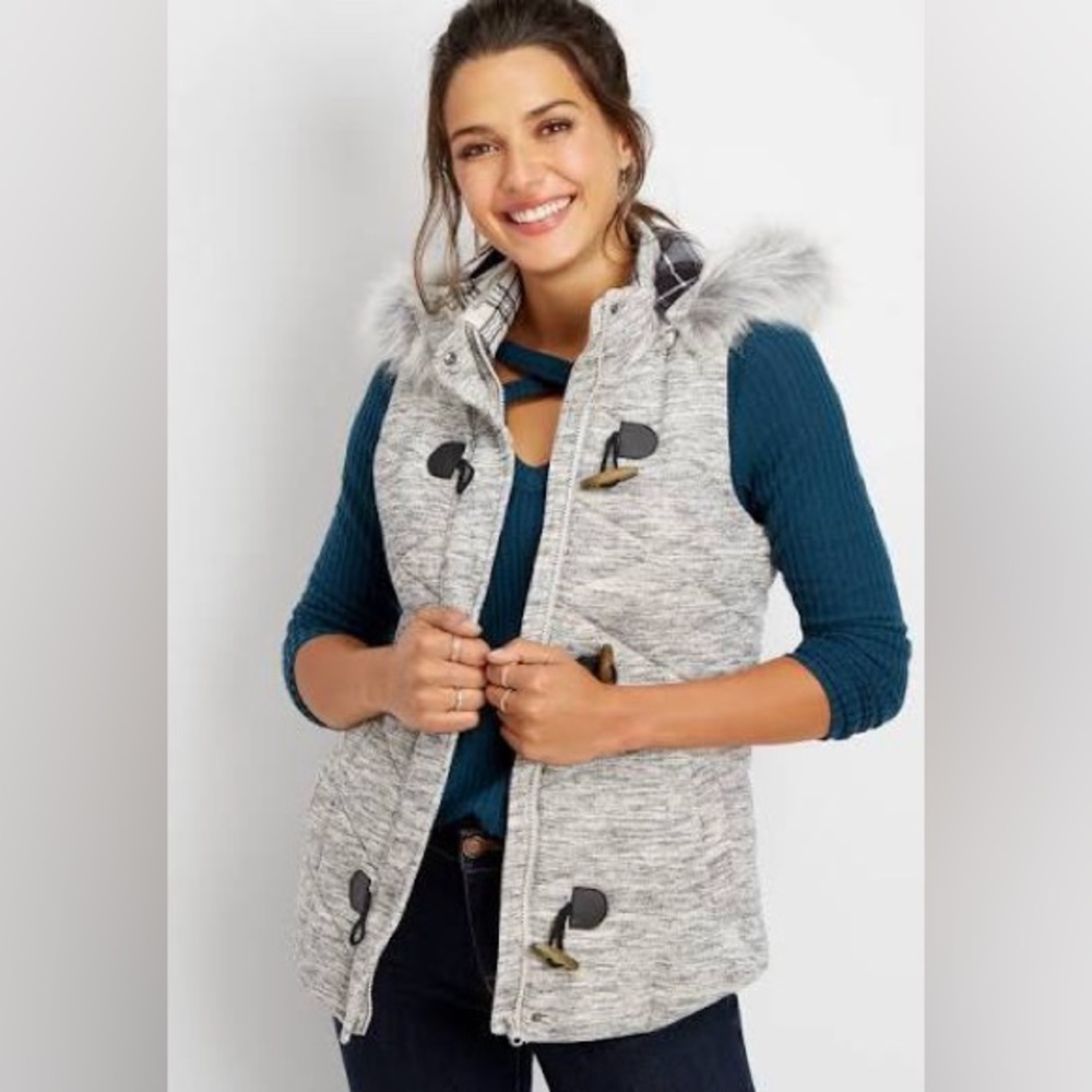 🆕 NWT Maurices Gray Vest with Faux Fur Trim